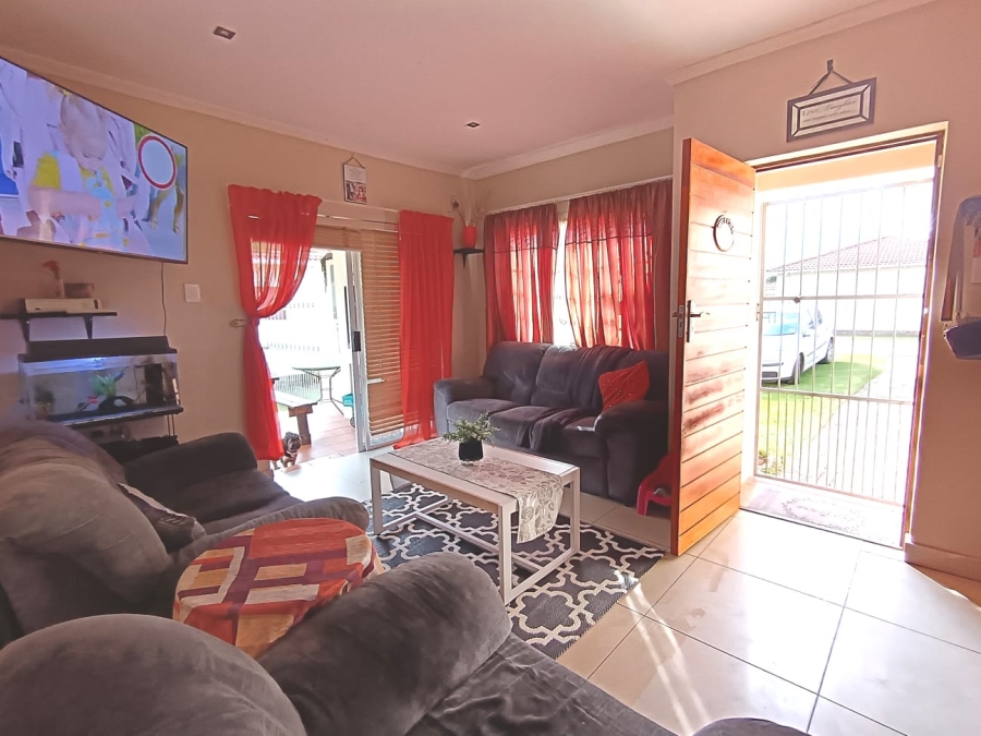 2 Bedroom Property for Sale in Parsonsvlei Eastern Cape